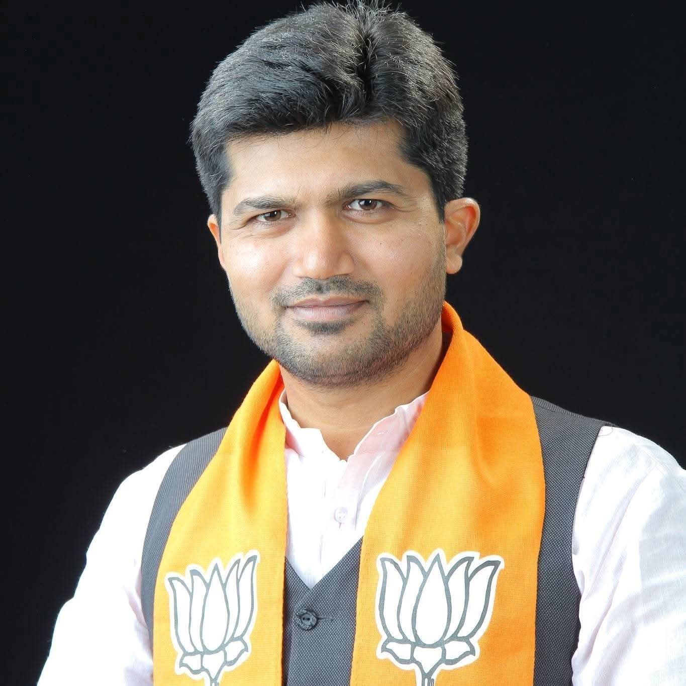 તા.૩૧-૧૨-૨૦૨૫ ના રોજ ગુજરાત ભાજપ પ્રદેશ પ્રમુખ શ્રી જગદીશ વિશ્વકર્માજી સાહેબ દ્વારા દક્ષિણ ઝોન અને મુખ્ય ક્વાર્ટરની જવાબદારી સોંપવા બદલ પ્રદેશ મહામંત્રી શ્રી પ્રશાંતભાઈ કોરાટજીને ખૂબ ખૂબ અભિનંદન અને શુભકામનાઓ.